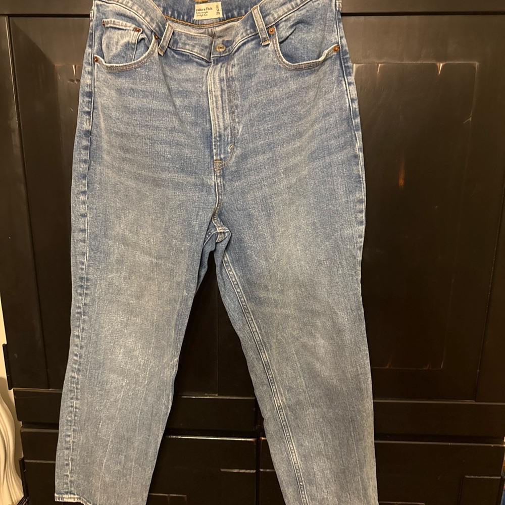Abercrombie & Fitch The Ankle Straight Ultra High Rise Women’s Jean Size 32/14